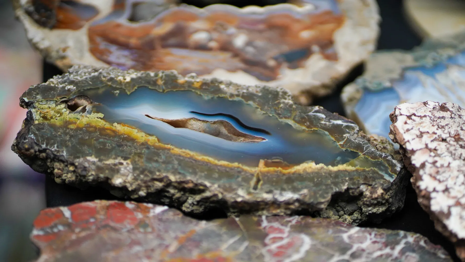  Цветовете на природата: Базар за минерали 