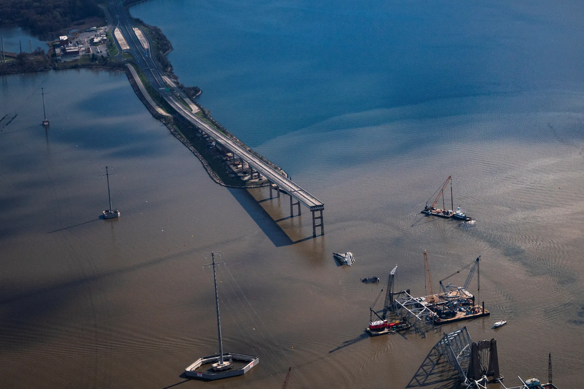 Мостът в Балтимор 10 дни след срутването