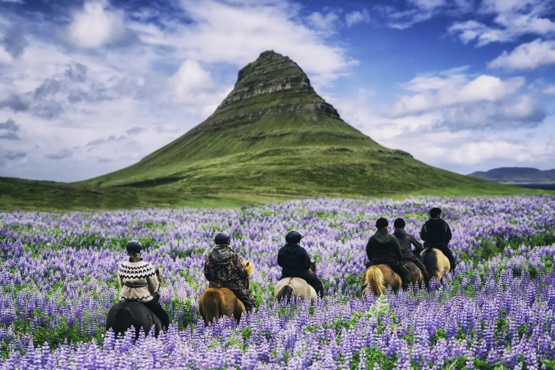 Петя Кокудева: Цветните планини в Исландия ме разплакаха с красотата си