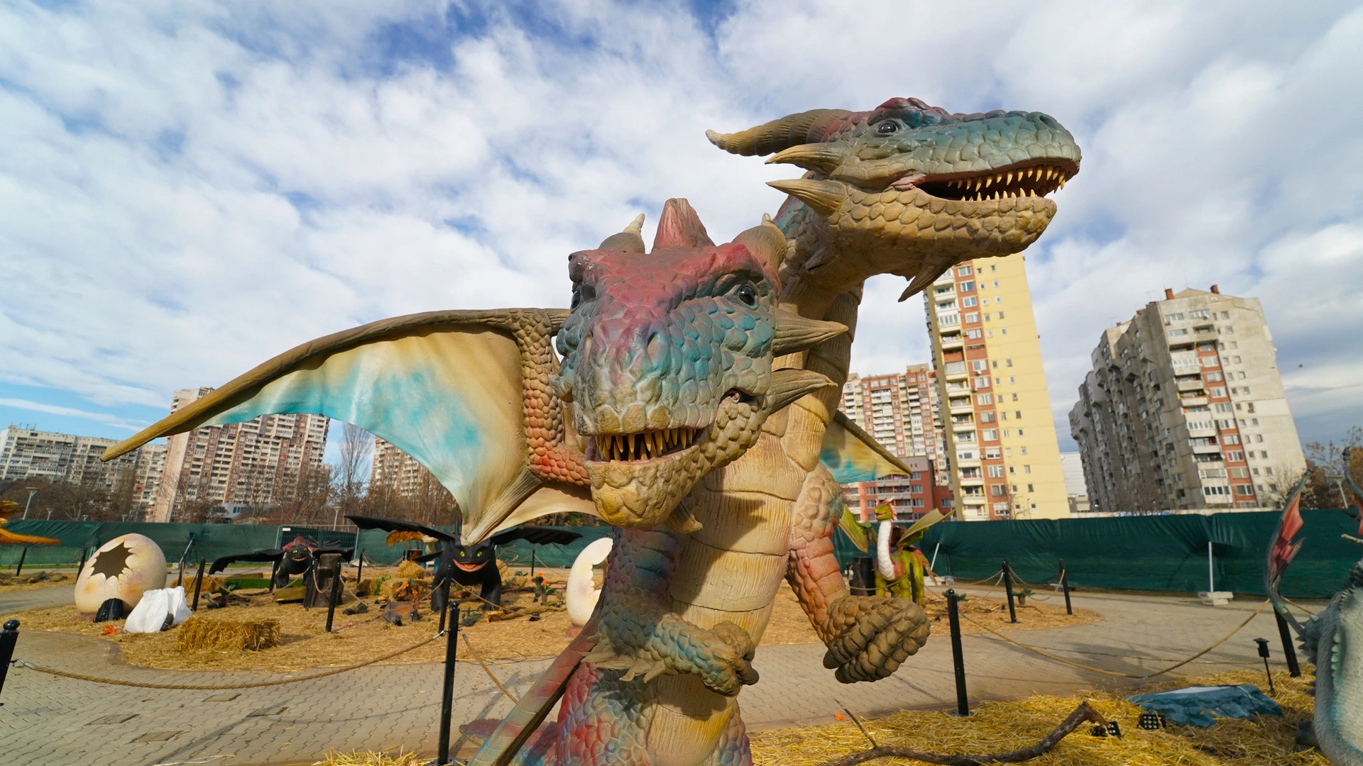 Фентъзи парк на открито с дракони от цял свят в София (ВИДЕО И СНИМКИ)