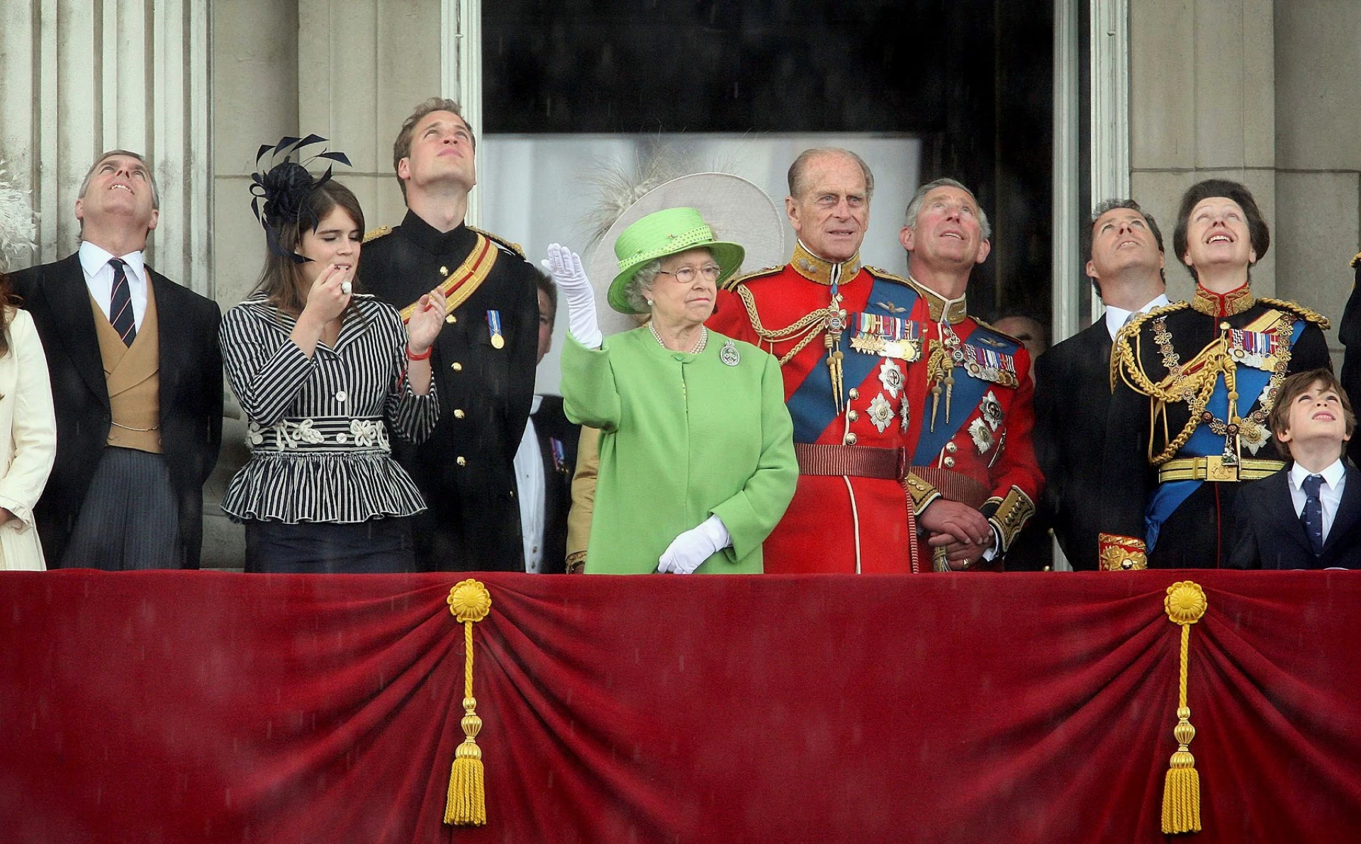 Принц Хари и Меган Маркъл напускат кралското семейство!