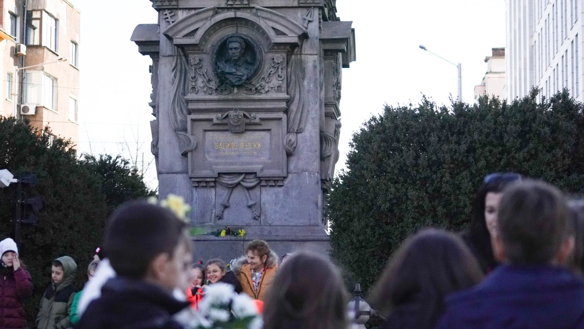 Честване на Васил Левски: деца поднасят цветя 2022