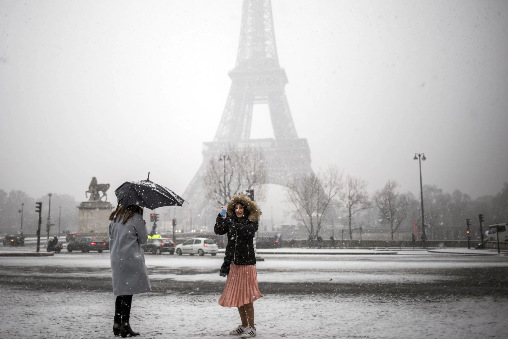 Сняг в Париж