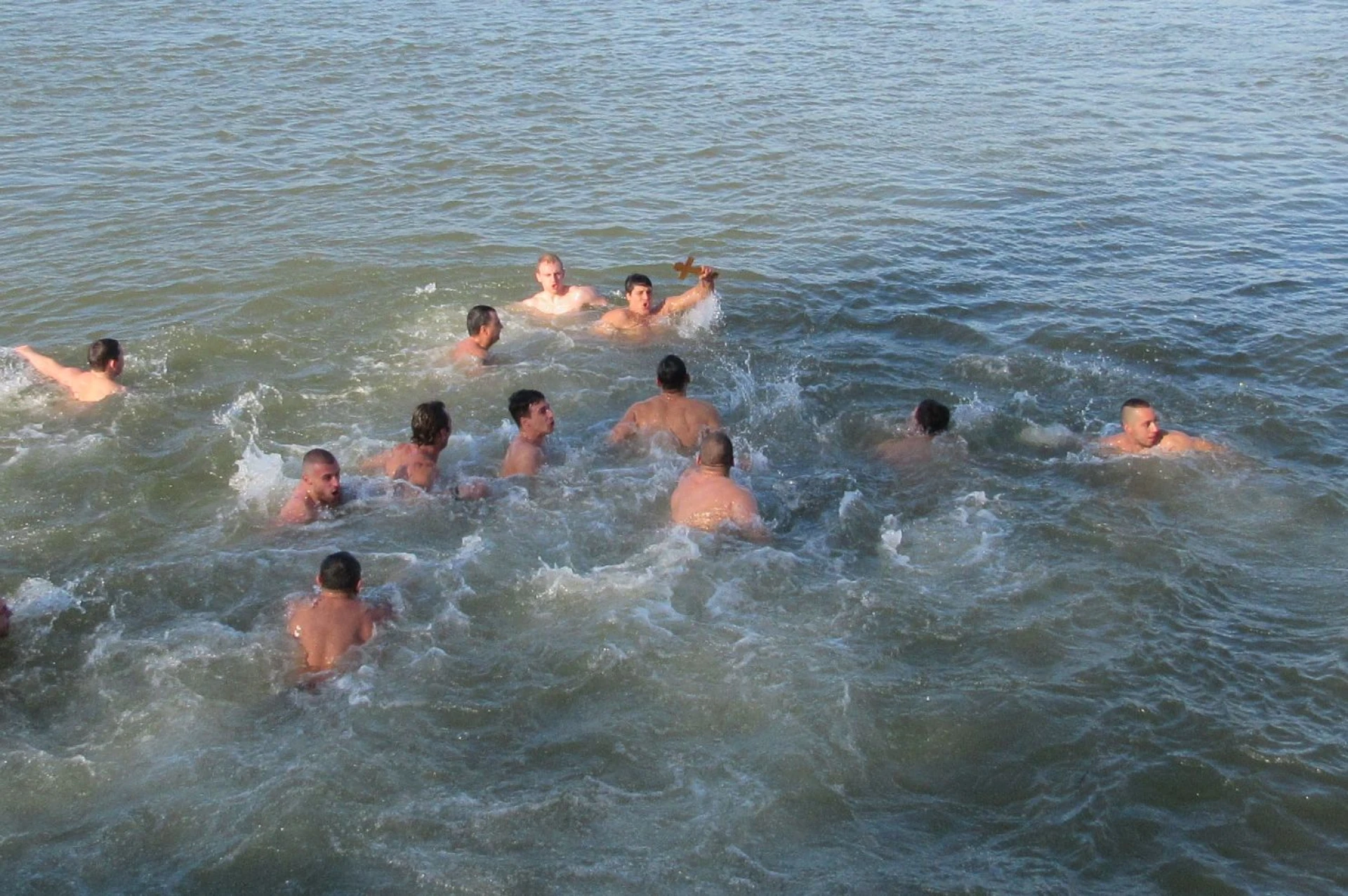 В Дунав: Русенец спаси кръст… и удавник
