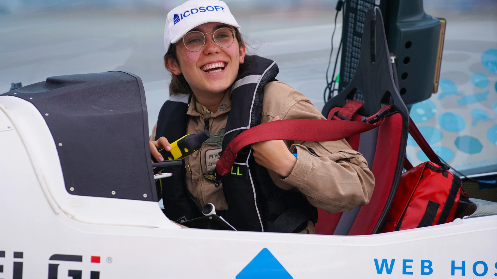 Специално пред bTV: Зара Ръдърфорд за обиколката на света на 19, със самолет, сама