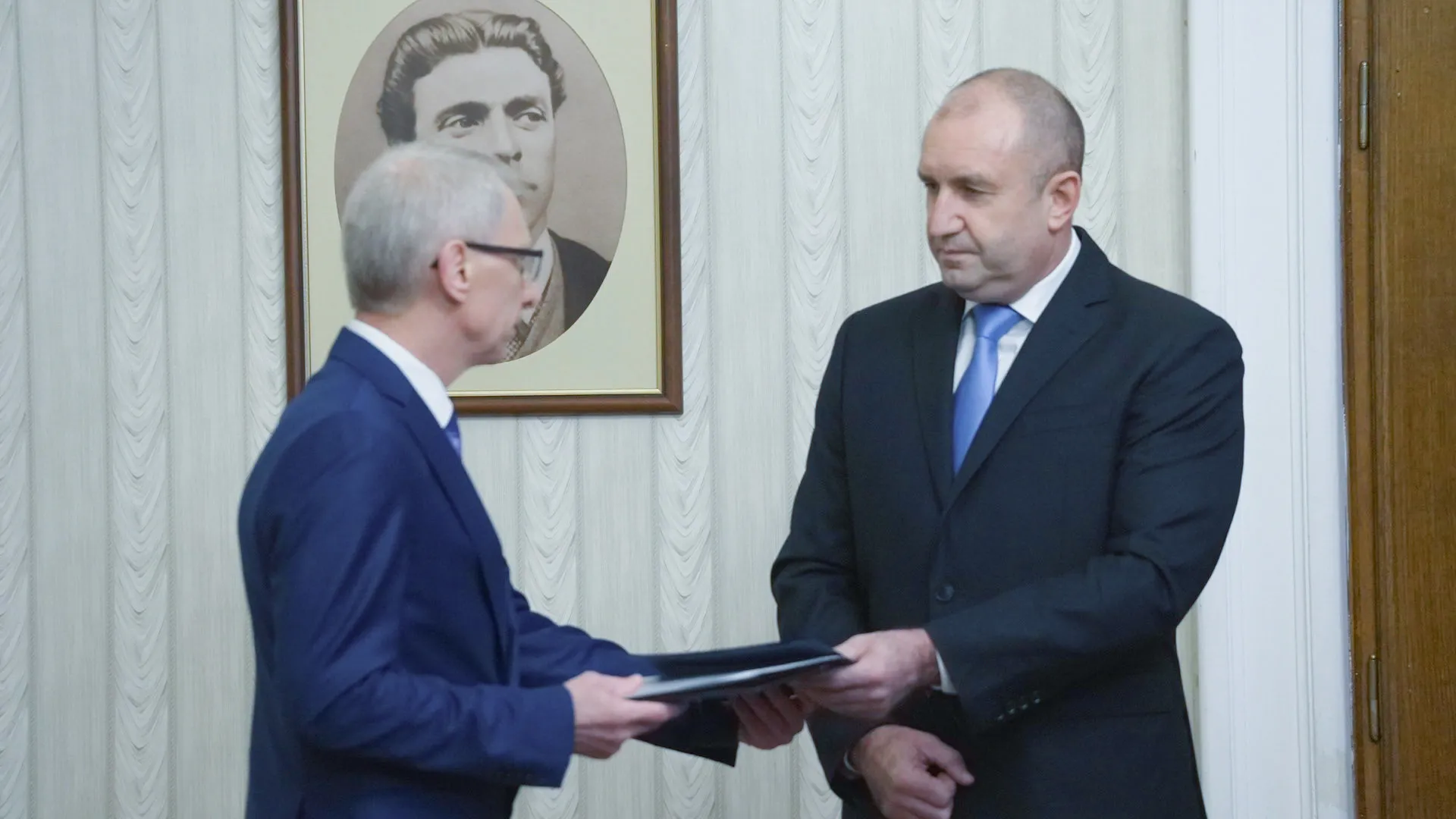  Президентът връчи вотрия мандат за постоянен кабинет на Политическа партия 