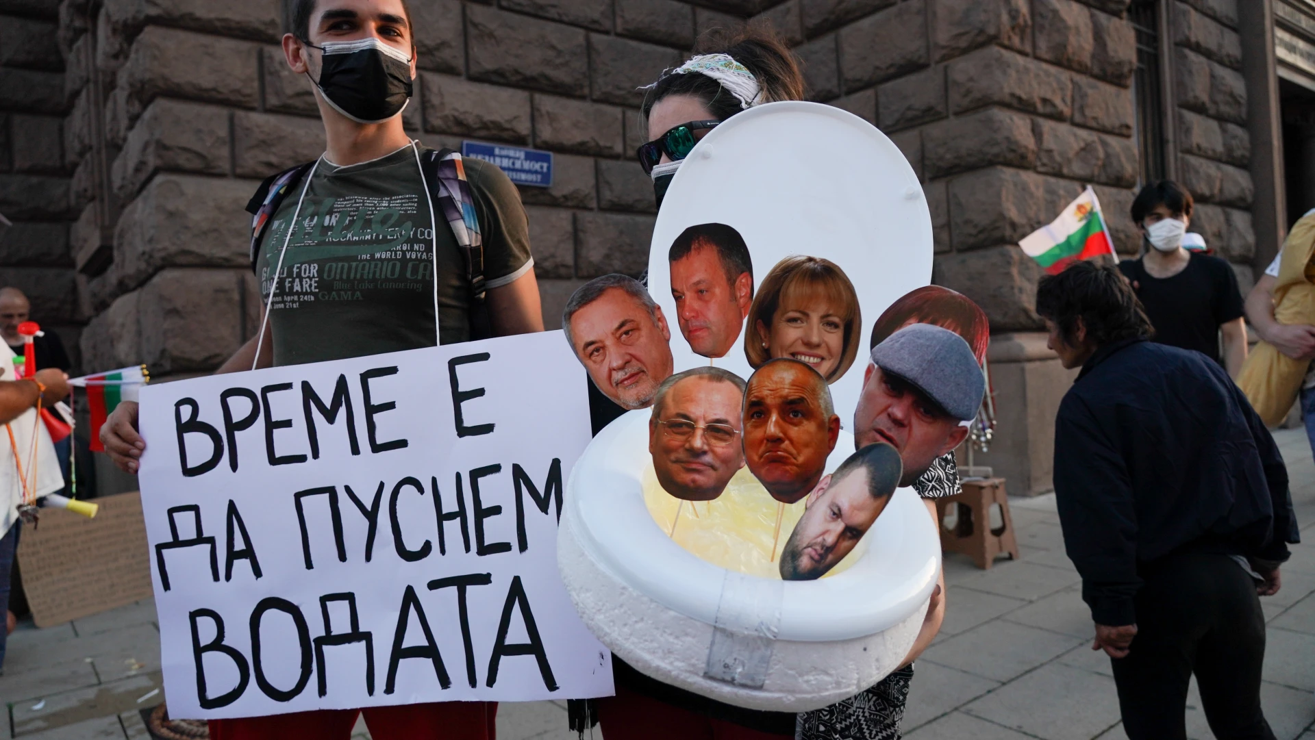 Протестите в София: Ден 23 в снимки