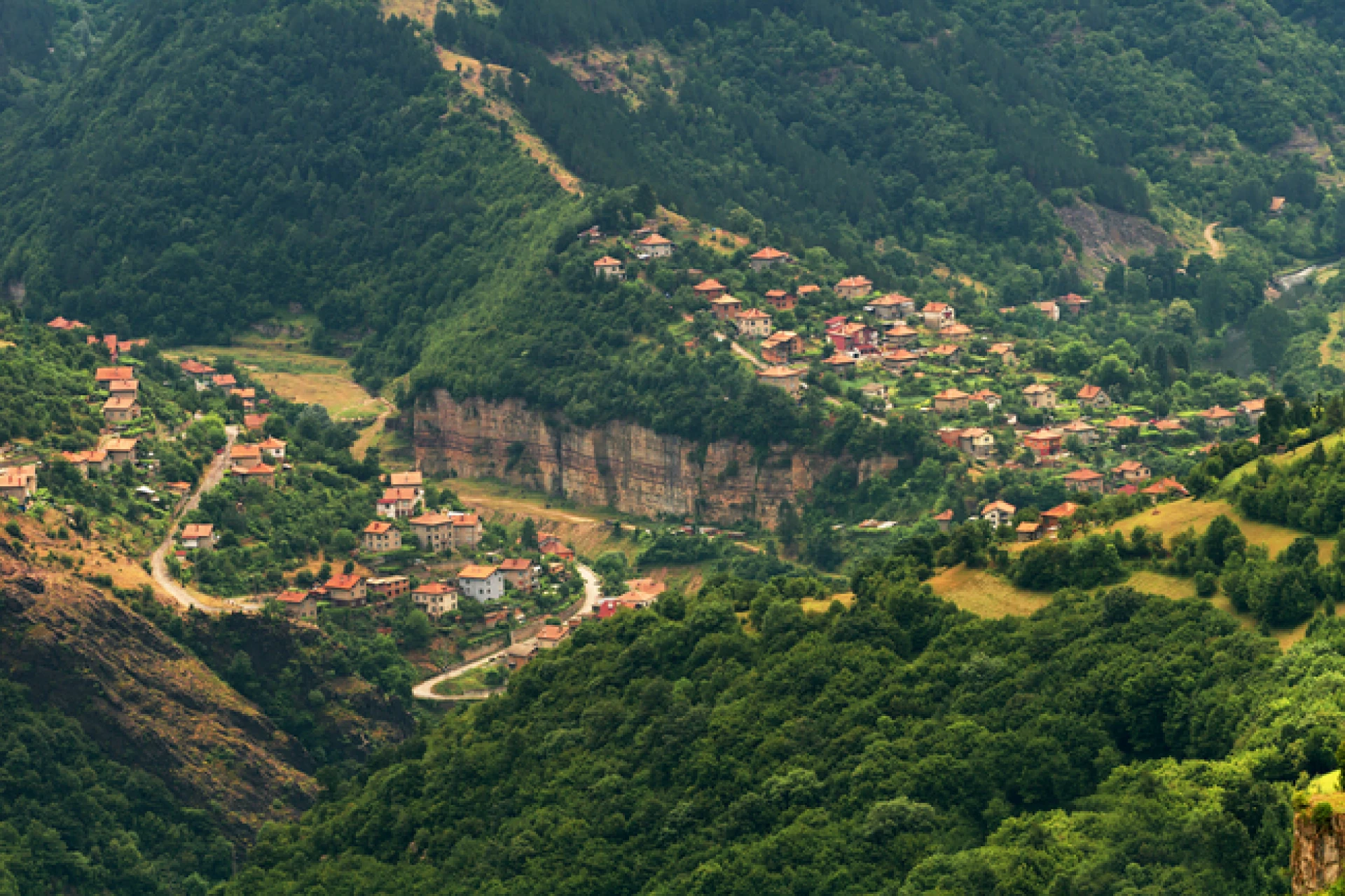 Пет места в Родопите, известни със своята мистика и история