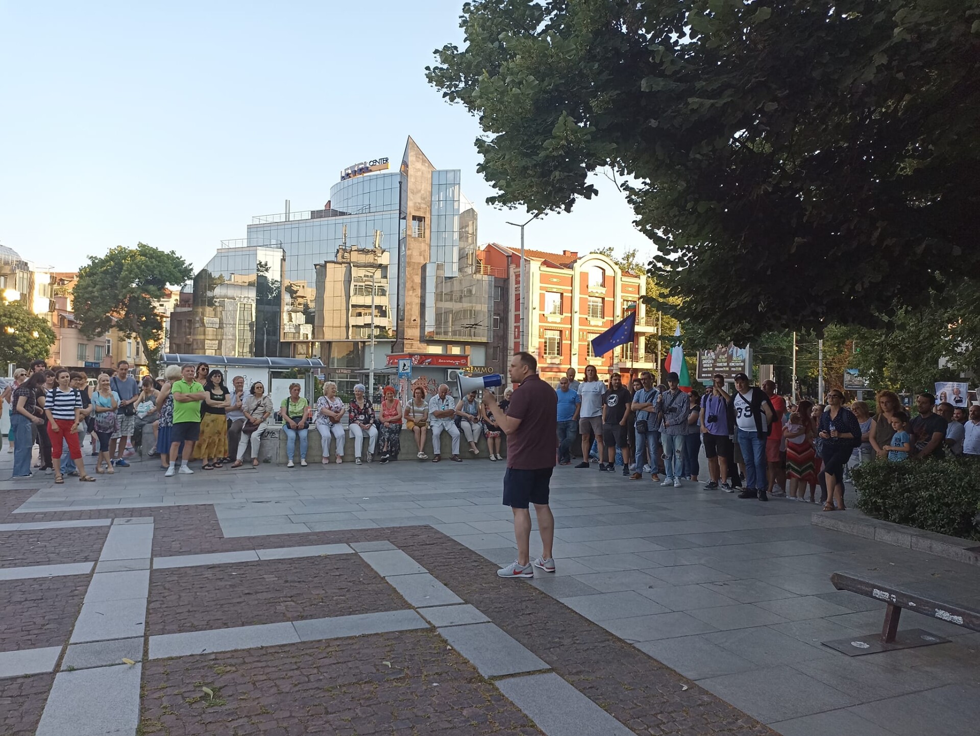 Демонстрация в Пловдив в защита на правителството