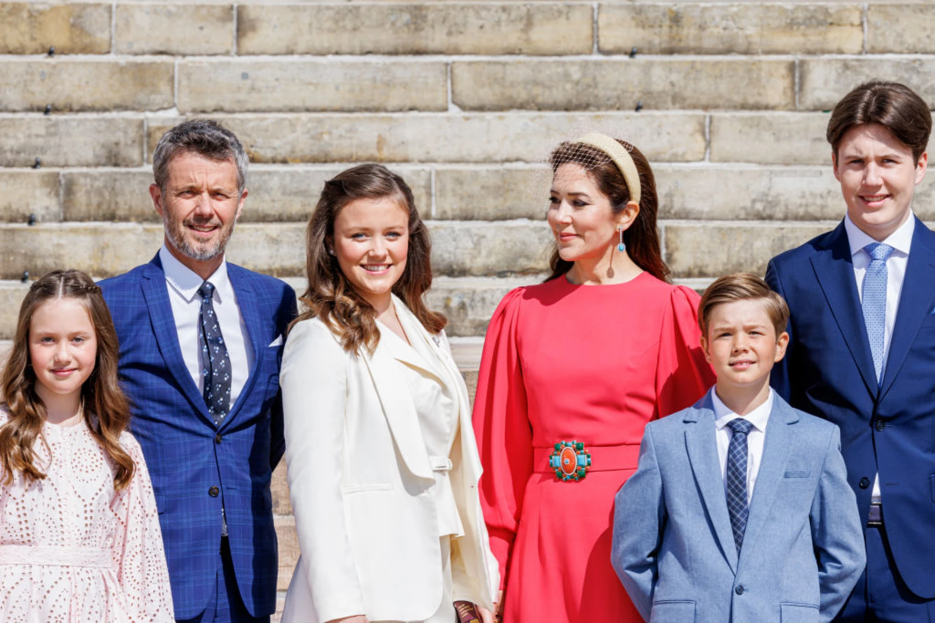 Кралицата на Дания на 80 години – вижте юбилейните й снимки с престолонаследниците