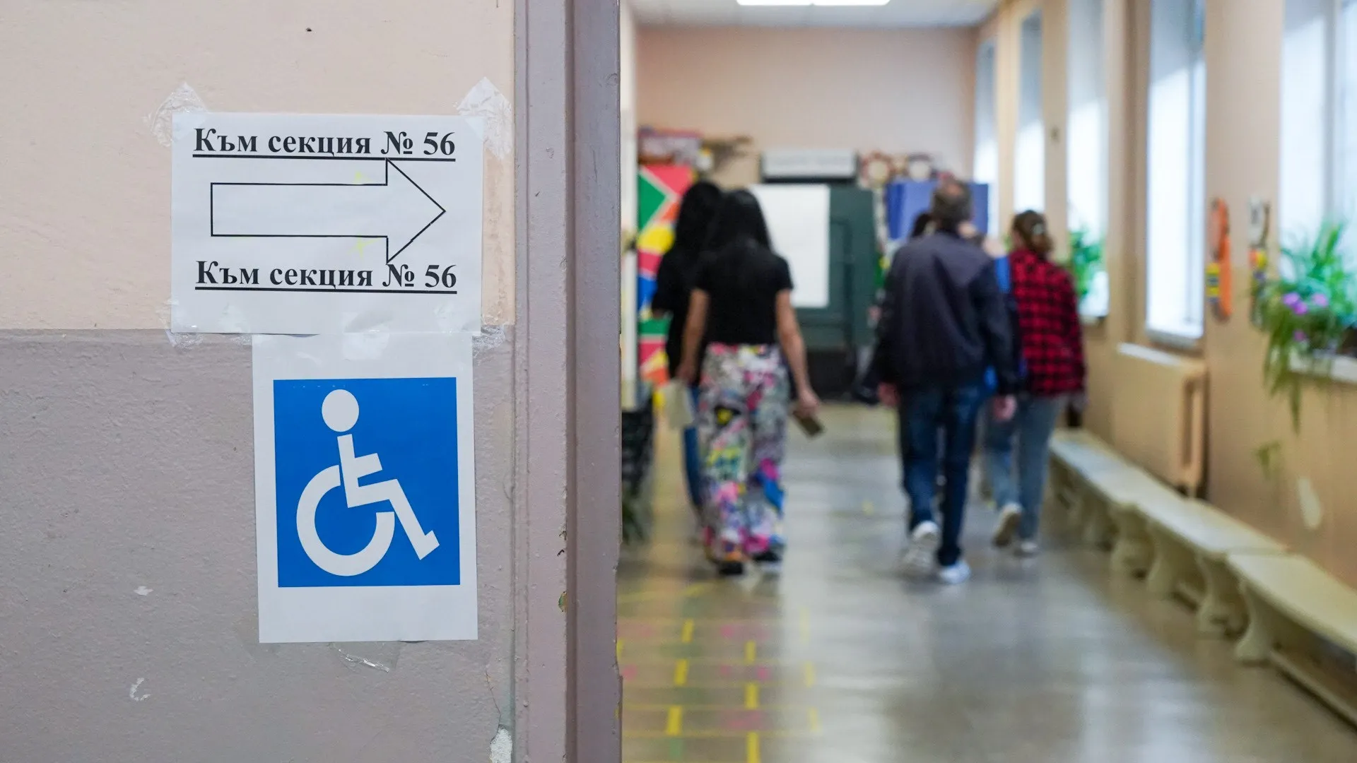  България гласоподава на избори 2 в 1 