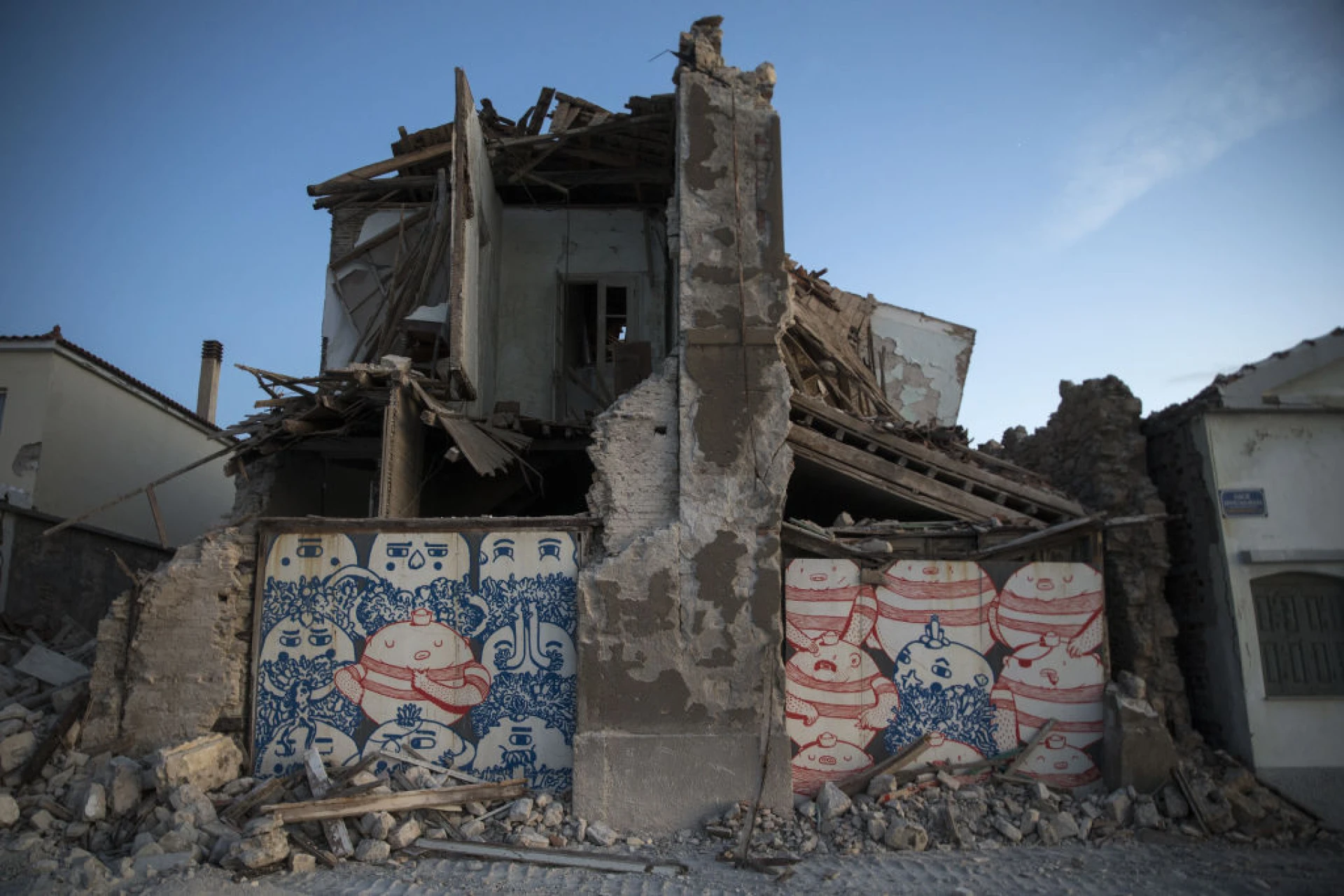 Разрушения след земетресението в Гърция