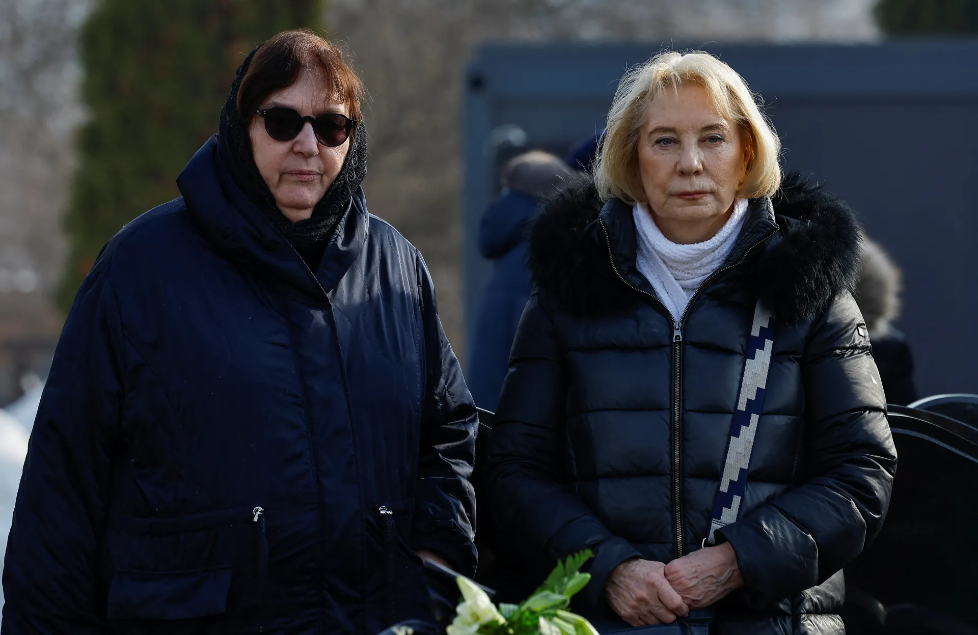 Майката на Навални отиде на гроба му
