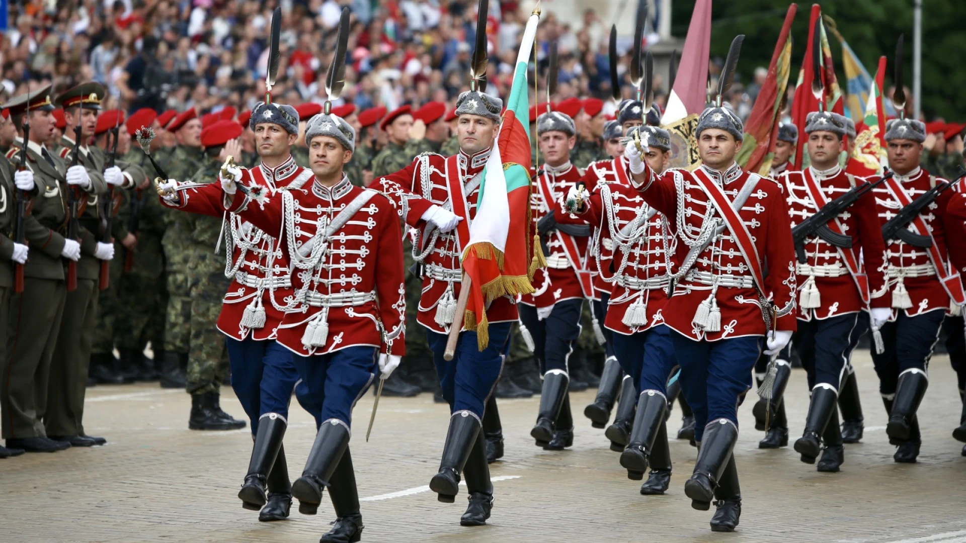 Военен парад почете празника на Българската армия (ОБЗОР) - bTV Новините