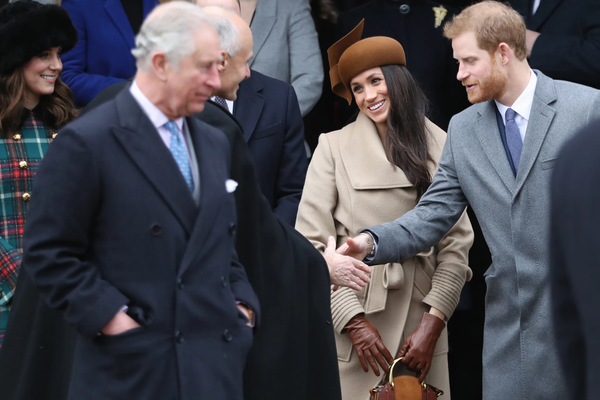 Усмихнатата Меган Маркъл броени часове преди сватбата - пристига за чай с кралица Елизабет