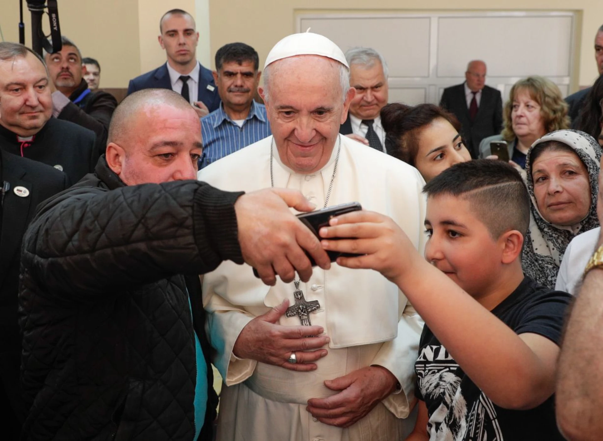 Папа Франциск посети децата от бежанския център „Враждебна“
