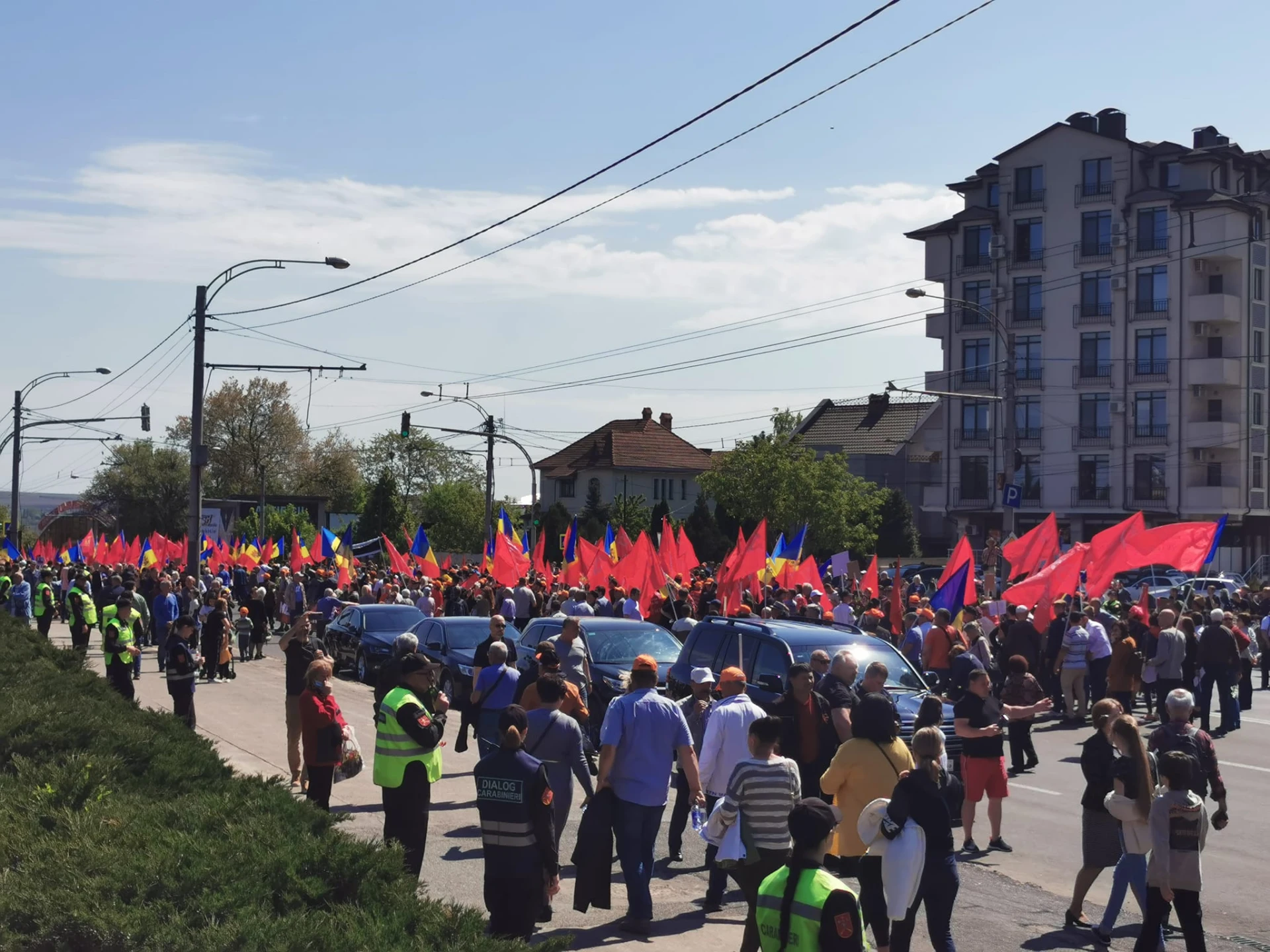 Въпреки забраната за чествания: Хиляди празнуват Деня на победата в Молдова