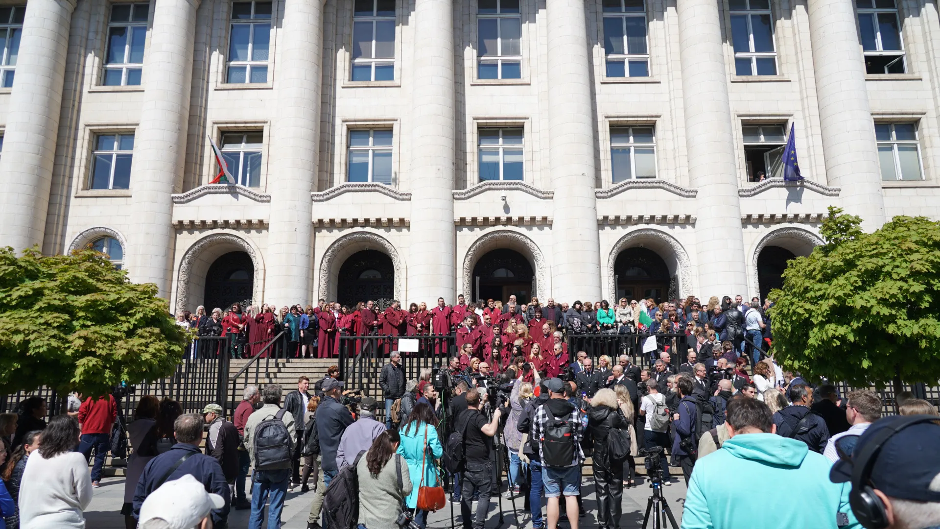 Протест пред Съдебната палата в София в подкрепа на Иван Гешев
