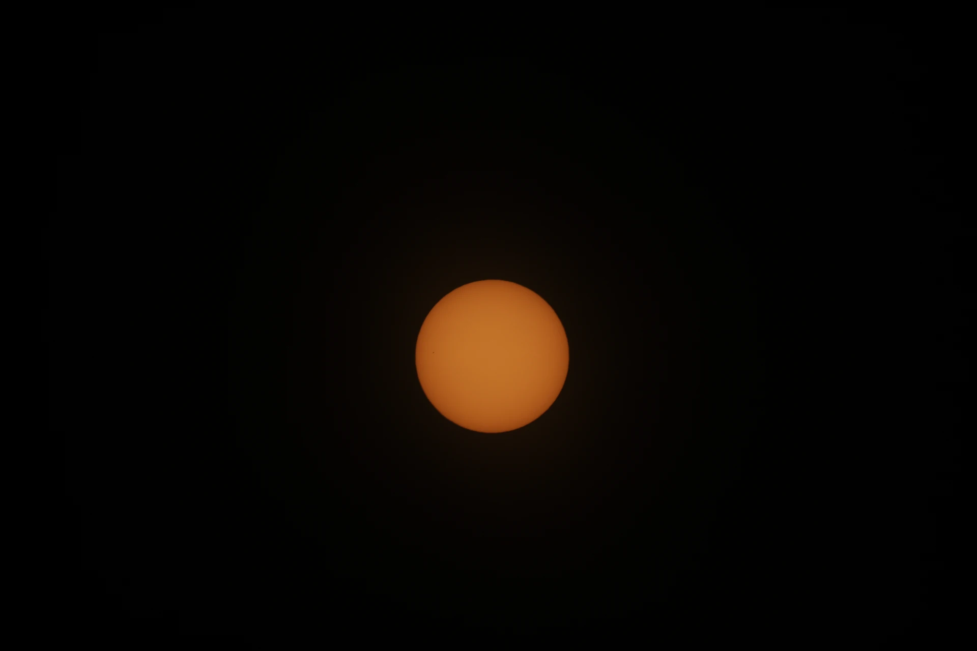 Меркурий минава пред Слънцето