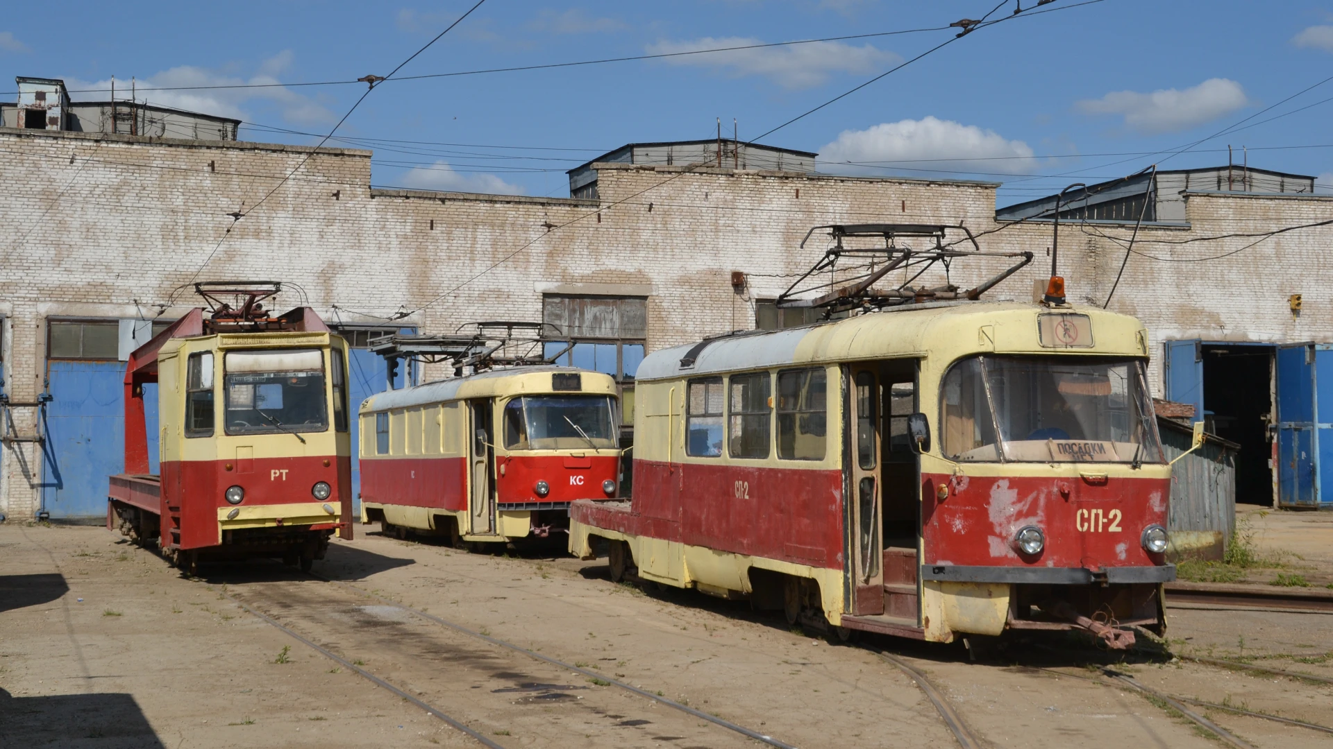 Двама чехи и един словак с хоби да снимат обществения транспорт: Те са в София заради трамваите