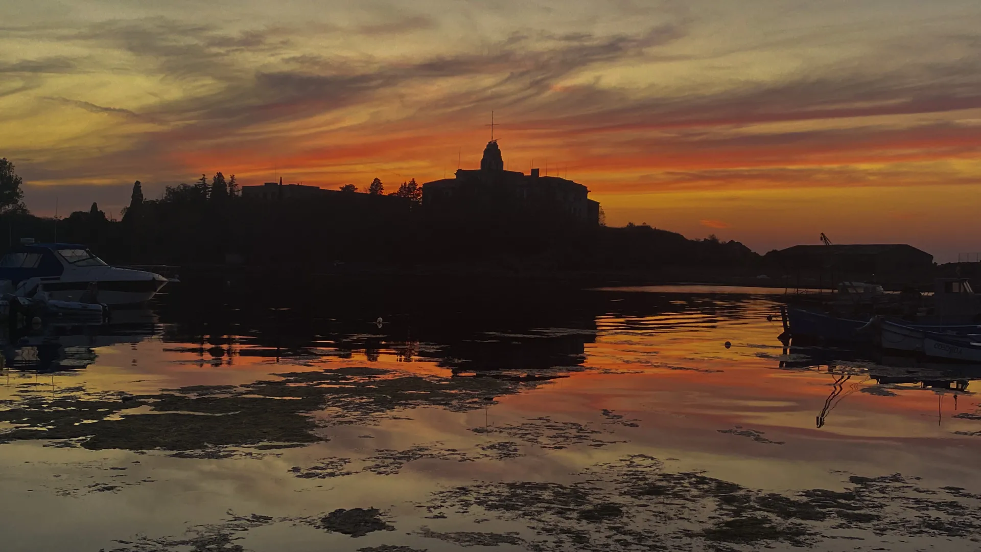  Остров „ Св. Св. Киркик и Юпита “ 