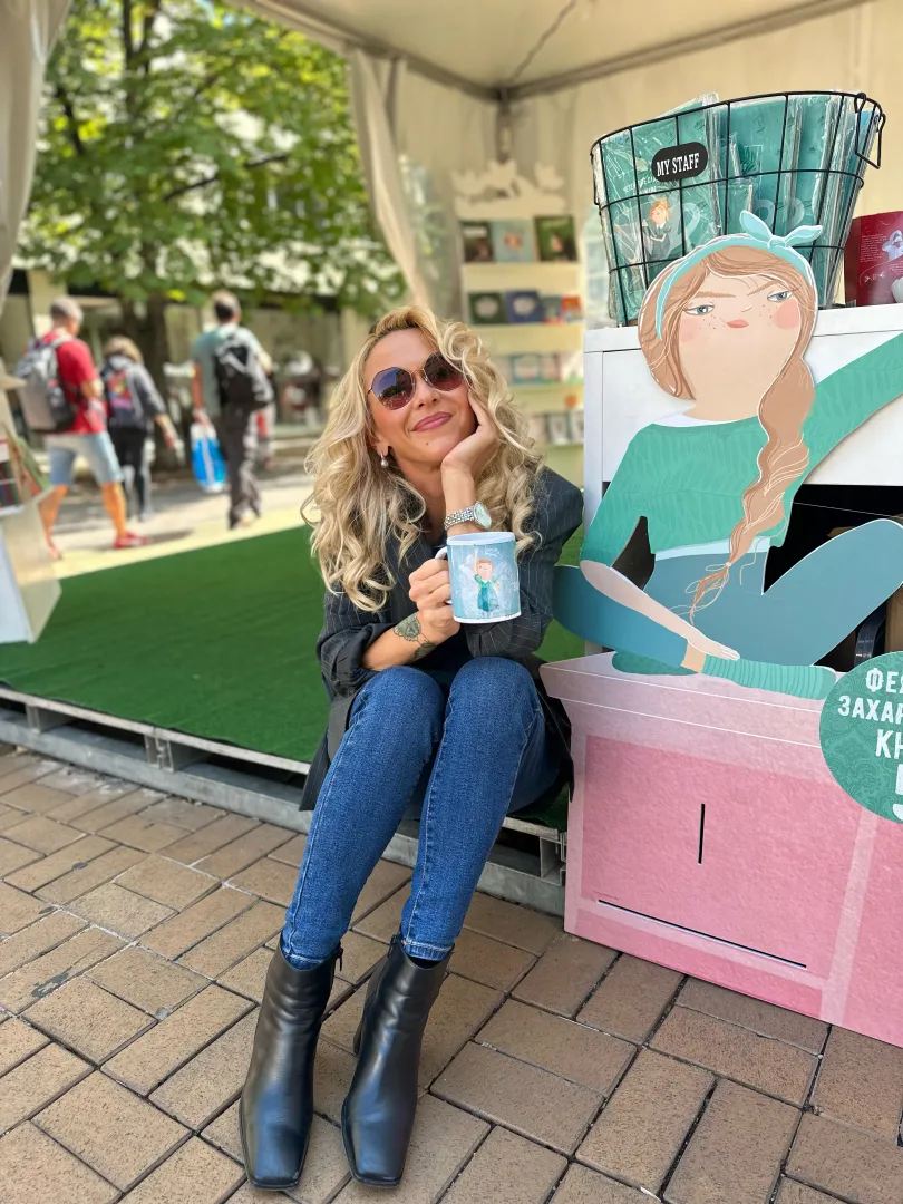  Катя Антонова 