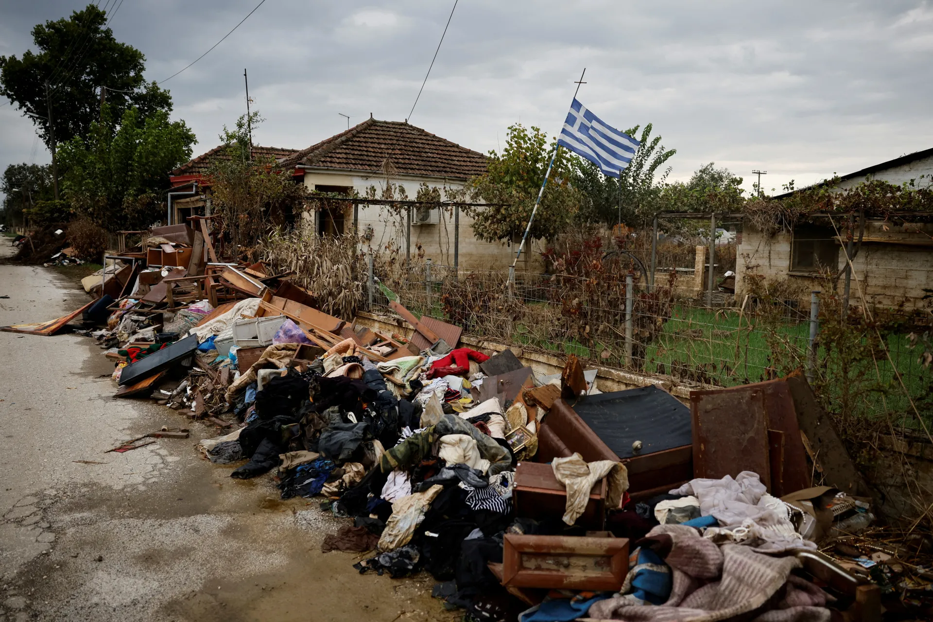 Гръцко село иска да бъде преместено