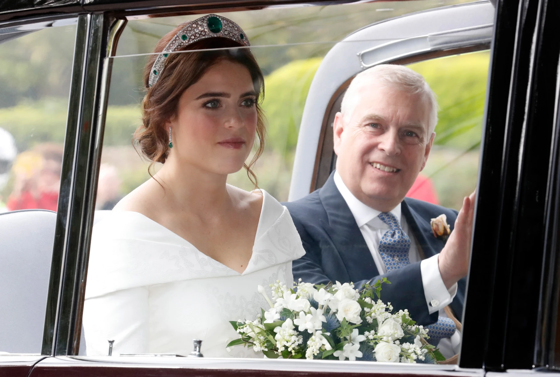 Всички сладки моменти, звездни гости и стилни детайли от кралската сватба на принцеса Юджини