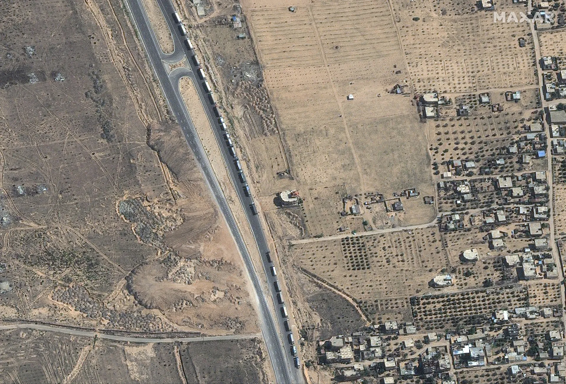  Камиони с филантропична помощ влизат в Газа 