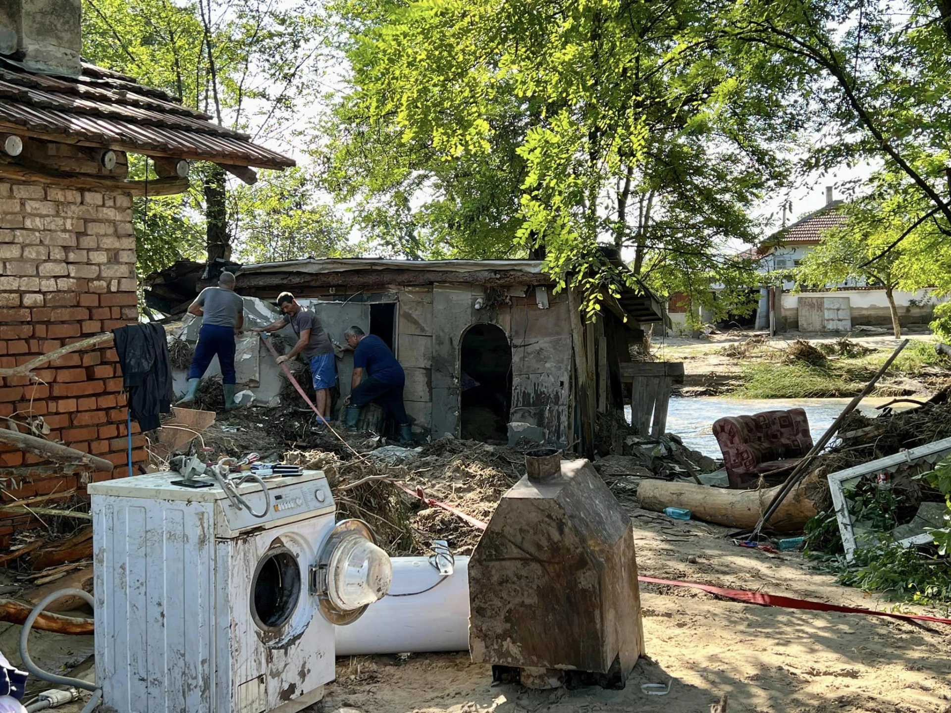 Бедствието в село Каравелово, Карловско